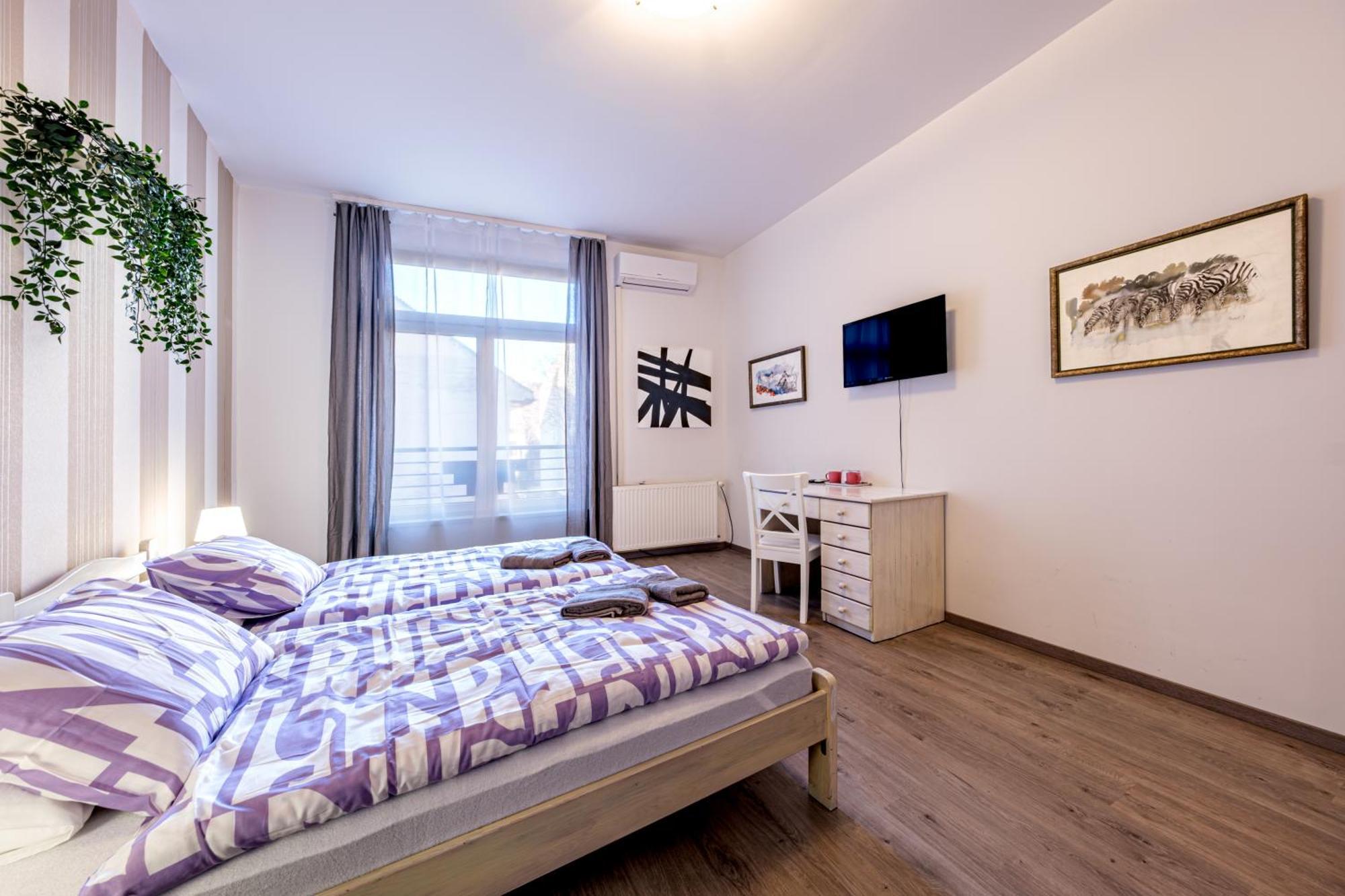 At The Synagogue - Jewish Quarter Apartment *